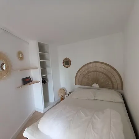 3p With Terrace On The Seafront *