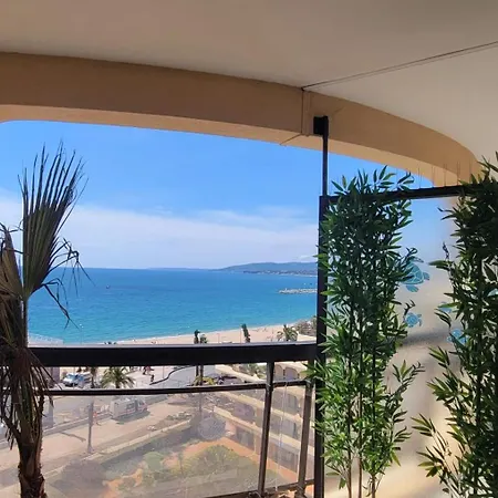 Apartment 3p With Terrace On The Seafront *