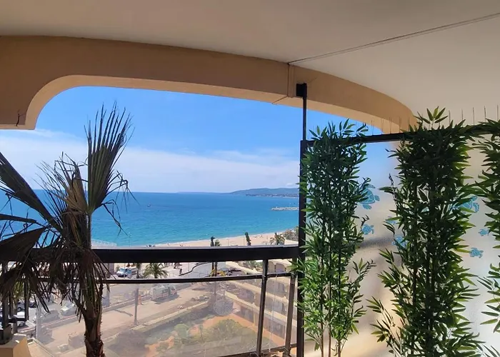 Apartment 3p With Terrace On The Seafront *